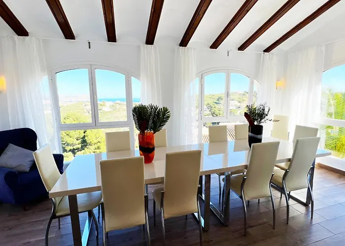 Villa Ayora - Btb *
